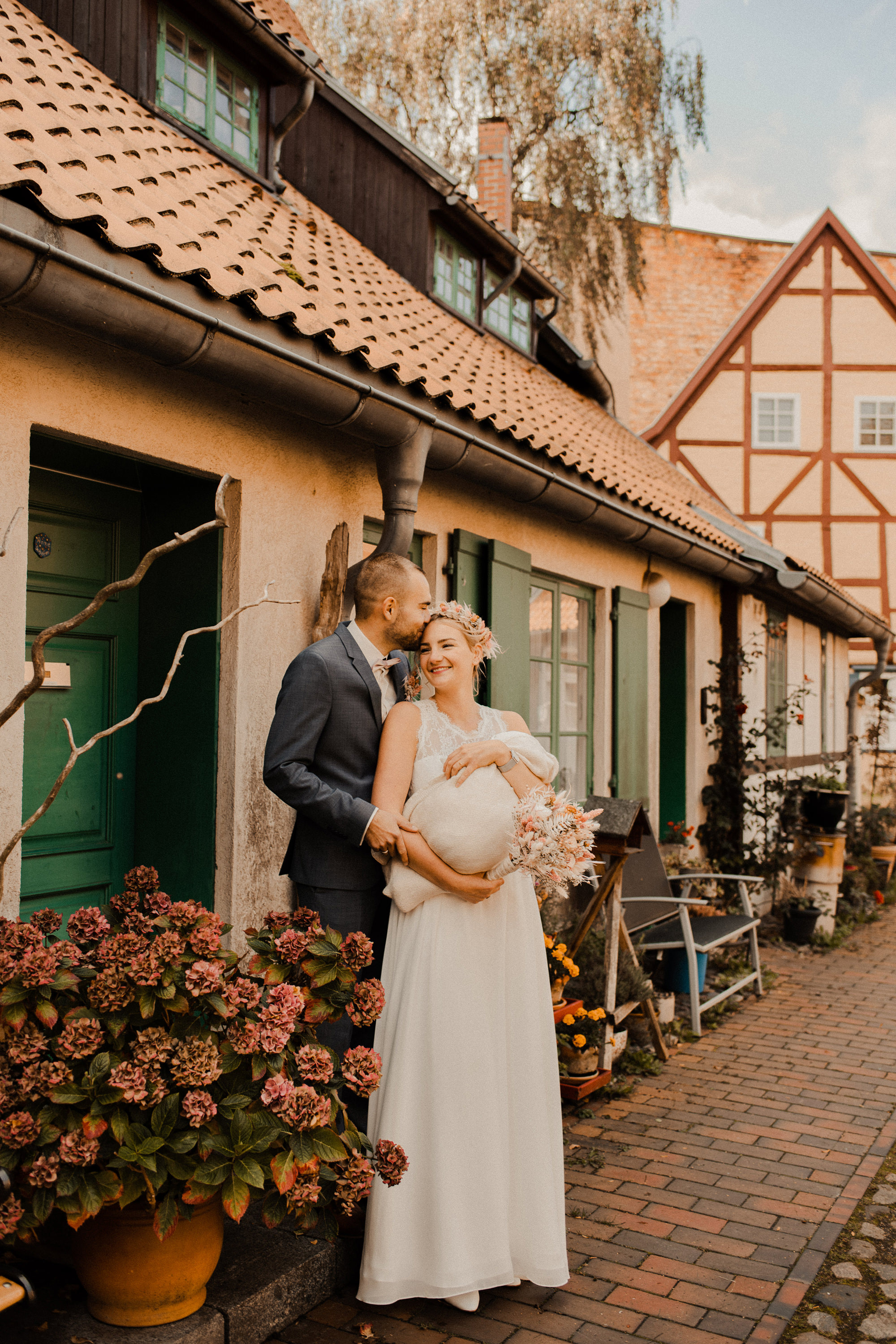 Hochzeitsfotos - Johanniskloster - Stralsund - Brautpaar - Hochzeitsfotos - Baby - Heiraten - Standesamt - Stralsund